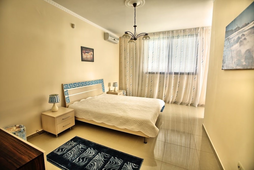 Lighthouse Luxe Estate Apart & Villas