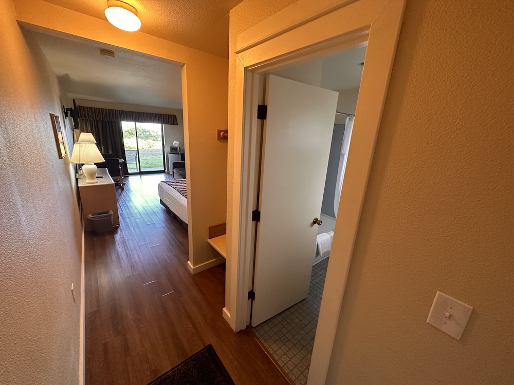 Astoria Crest Motel
