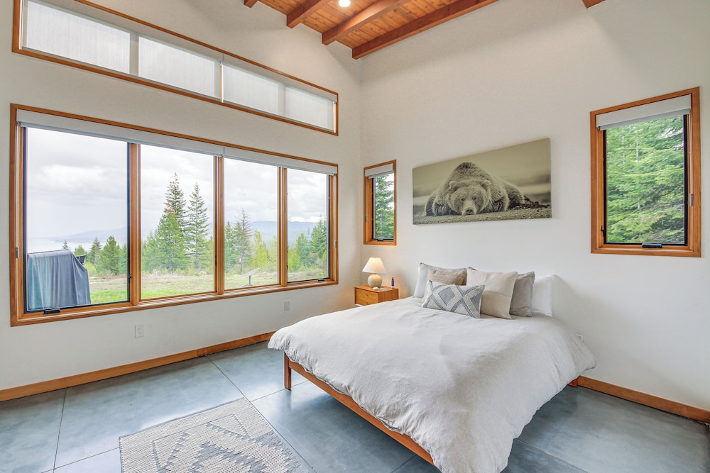 Luxe Mtn-view Escape 5 Mi to Dtwn Priest River!