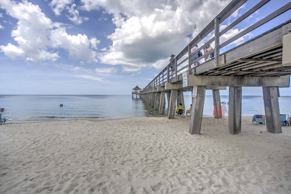 Upscale Naples Condo w/ Pool Access: Walk to Pier!