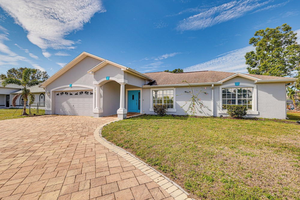 Private Pool & Spa: Airy Gem w/ Yard in Cape Coral