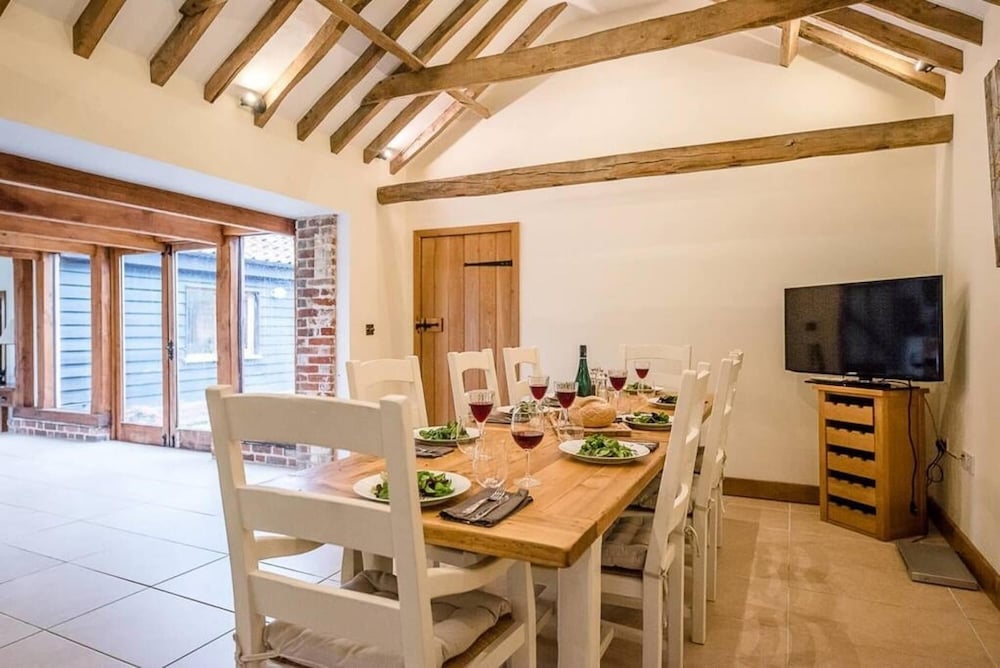 Granary Barn in Base Green