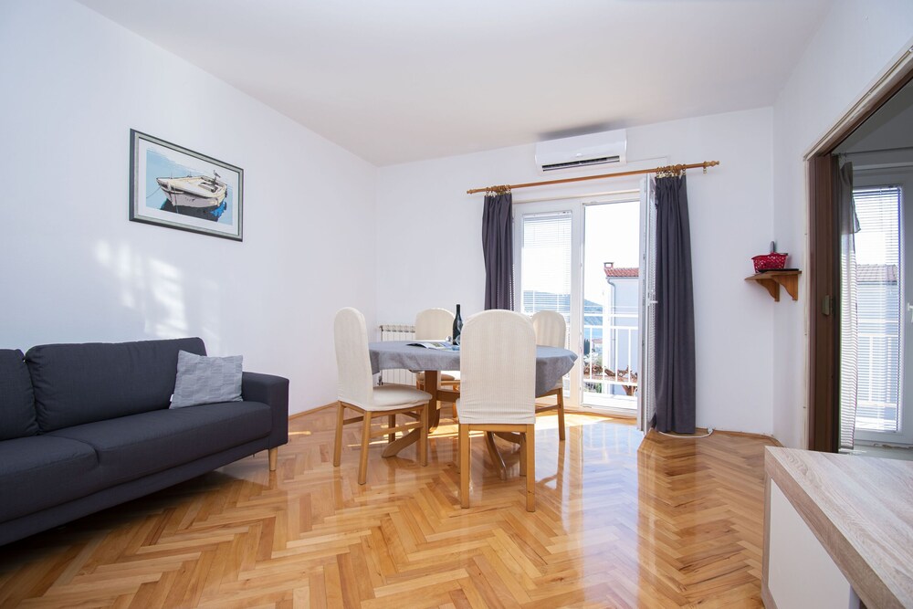 Apartment Brko en Primosten — activities & amenities