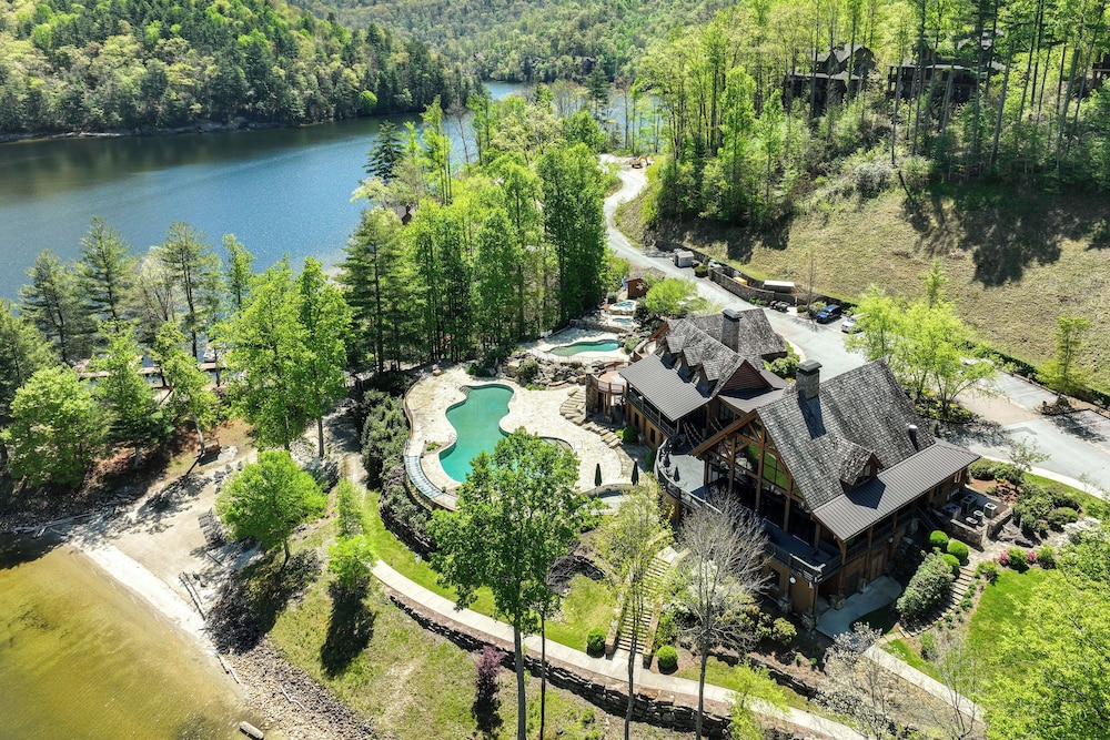 Lake & Pool Access at Bear Lake Reserve Condo!