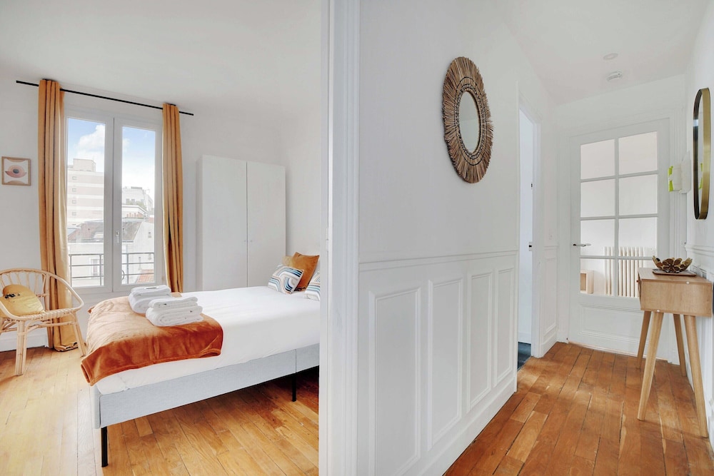 Cozy Apartment 2bdr/4p - in the Heart of Suresnes view 4