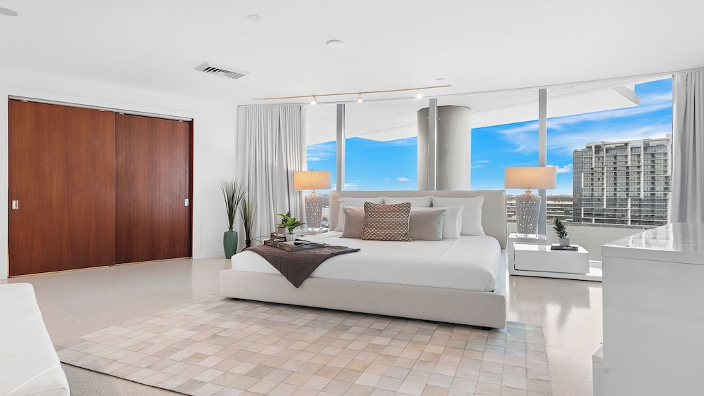 Luxury Vacation Rentals at The Setai by LRMB