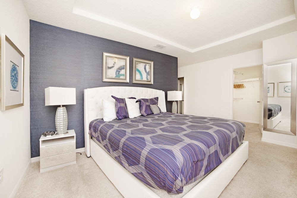 5 Bedroom Solterra Townhome - Image 4