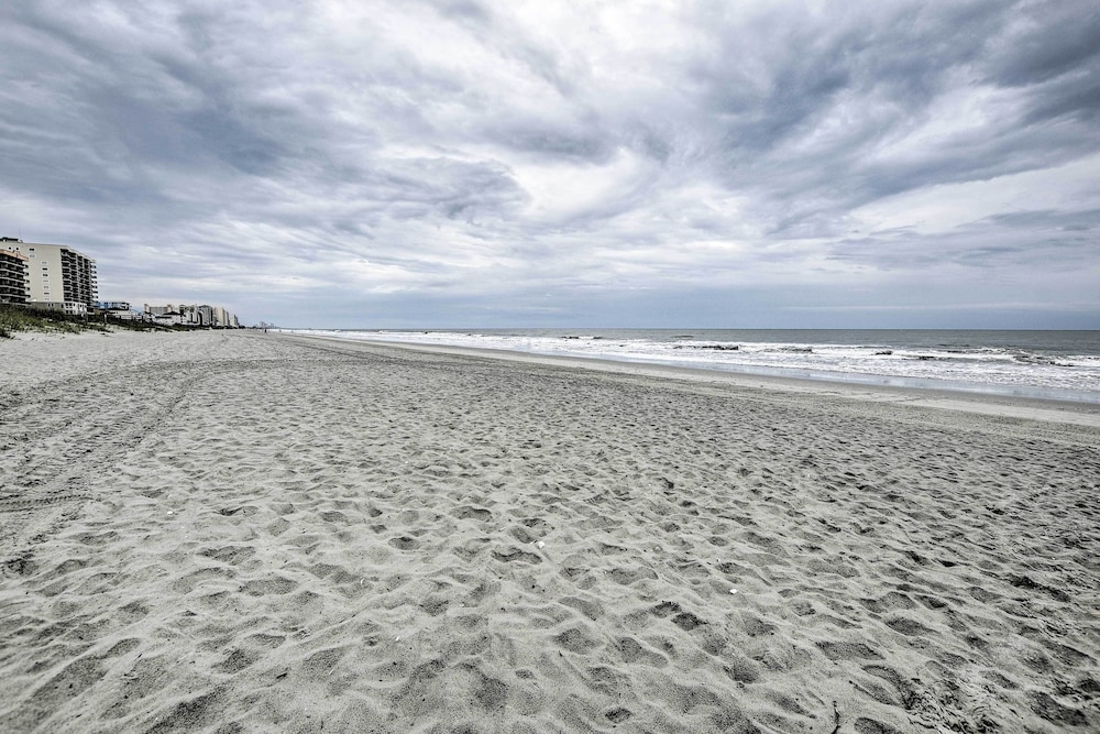 Pet-friendly Hideaway in North Myrtle Beach! view 4