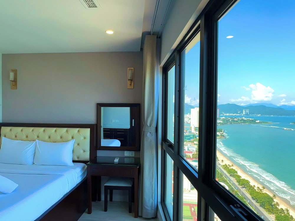Gold Coast Balcony Serviced Apartment