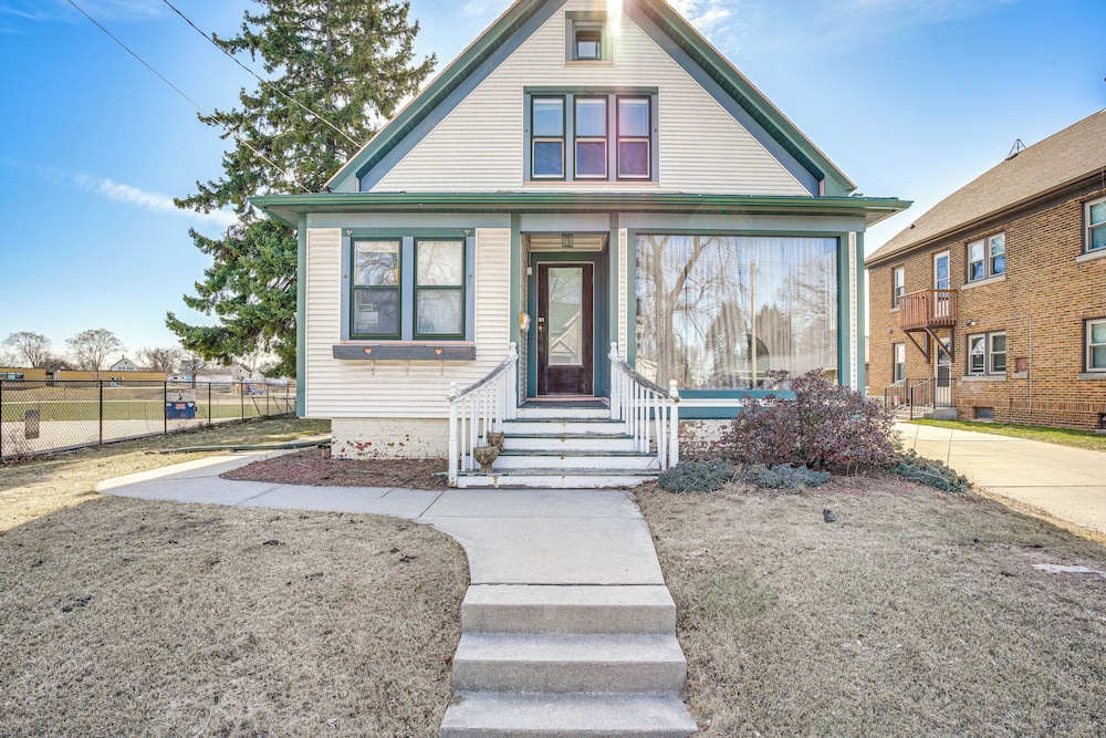 2 Mi to Dtwn: Studio Suite in Sheboygan