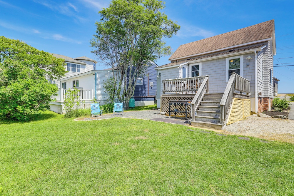 Cozy Wells Cottage w/ Deck: Steps to Beach! view 4