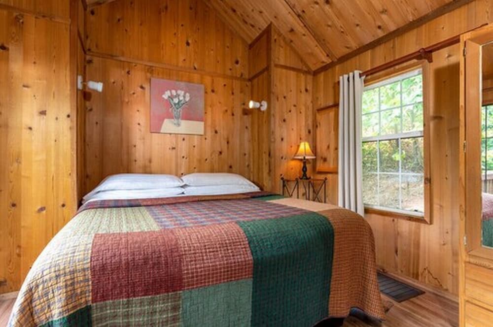 Engadine Inn  Cabins - Property Image 5