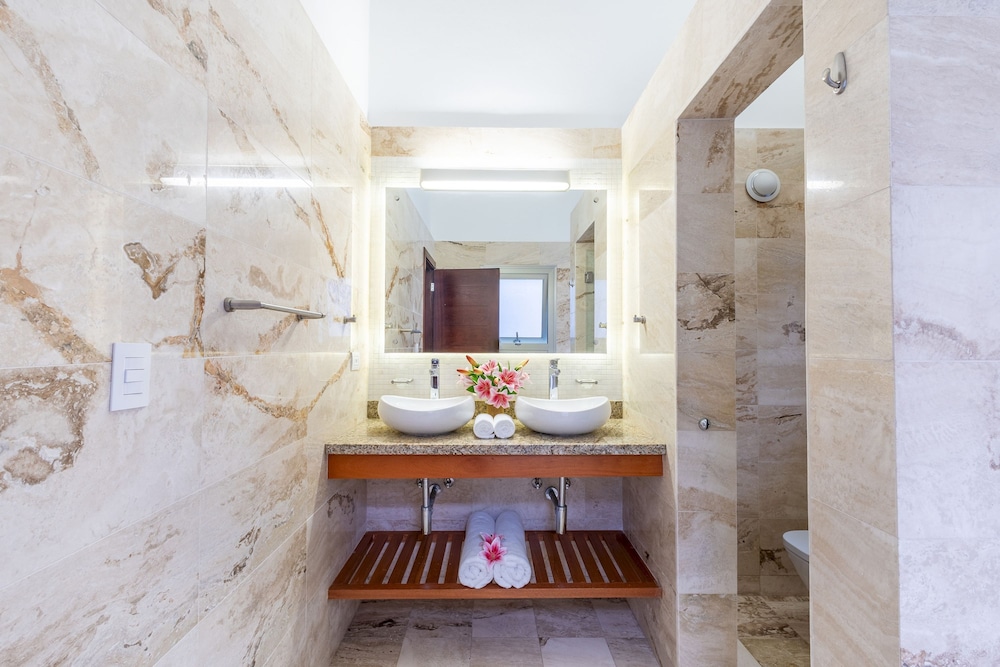 Villa Desiree 5BR Cocotal Luxury Villa Pool Maid