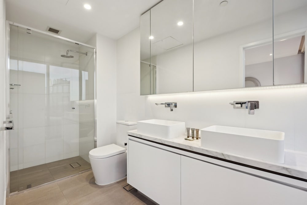 Fortitude Valley 3-bed, Top Floor + Bridge View