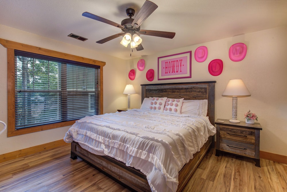 Luna Bear Lodge
