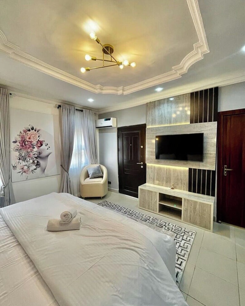 LUXE APARTMENTS