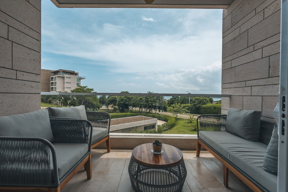 Seaside 3BR Retreat w Terrace Beach Access