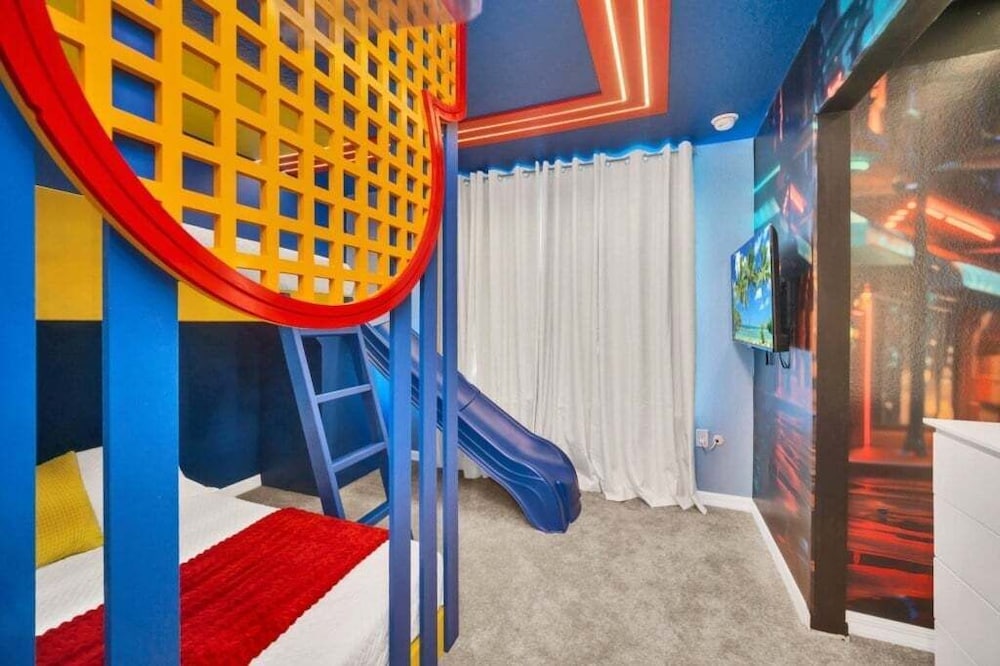 5 Bedroom Townhome With Private Splash Pool! 5 Townhouse