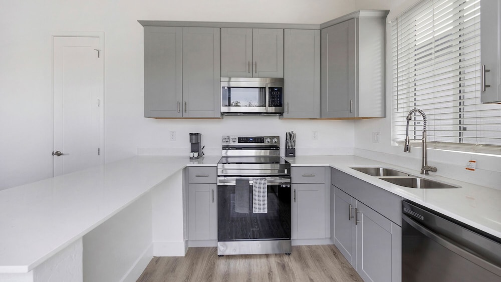Landing Apartments Phoenix - Maryvale Village