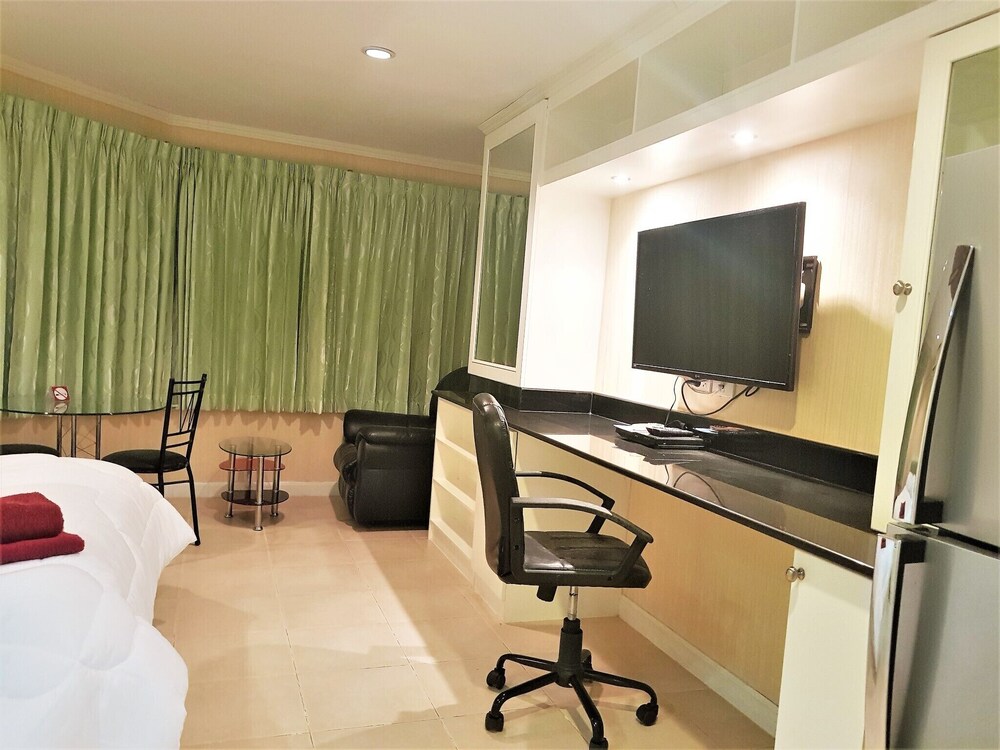 Thip Condotel Jomtien Studio Apartment on soi 7 view 4