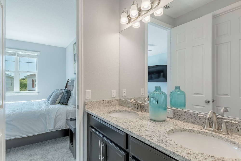 Home Near Disney Area-sleeps 14 Guest