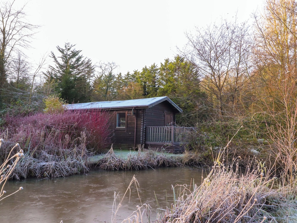 Lakeside Lodge