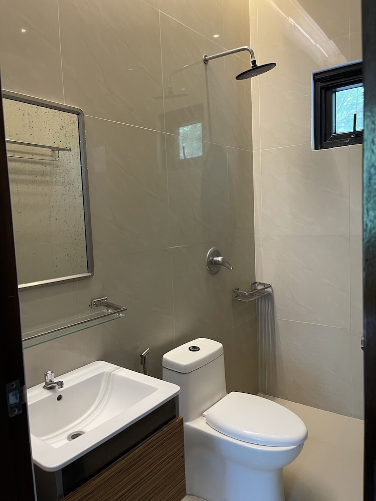 Anton's Loft Designer Resort Pansol