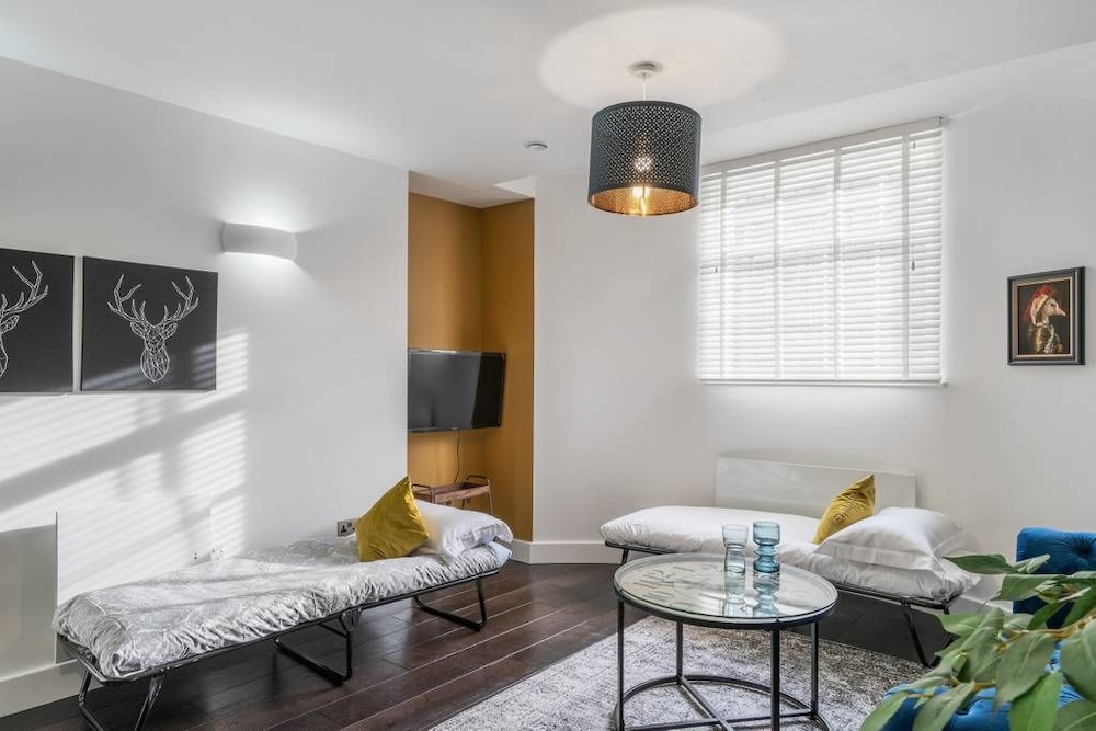 Kings Apartments by Flagons Living view 2