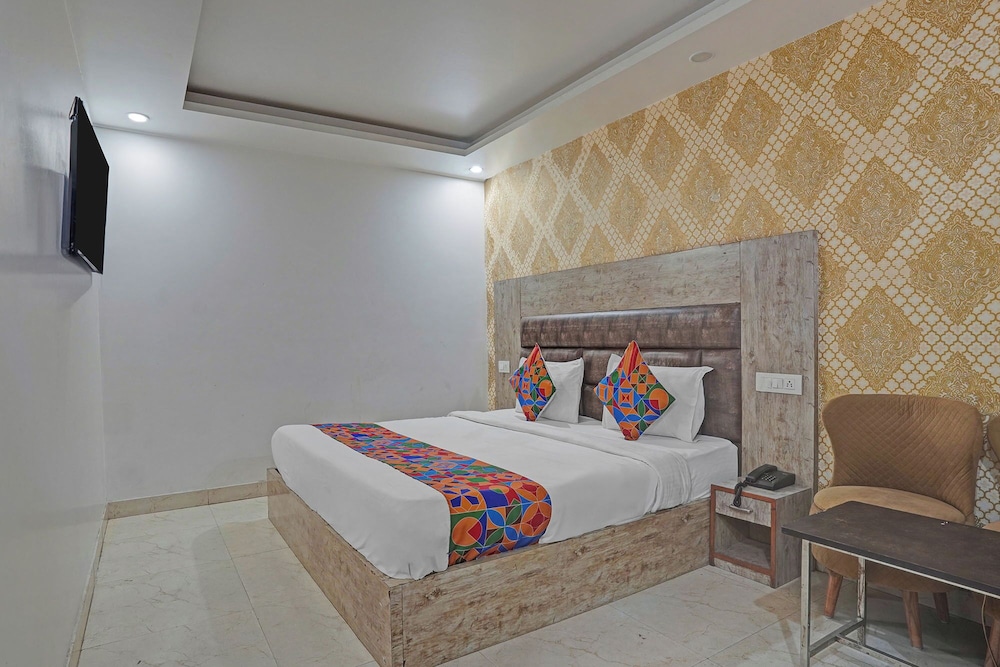 Fabhotel Broadway