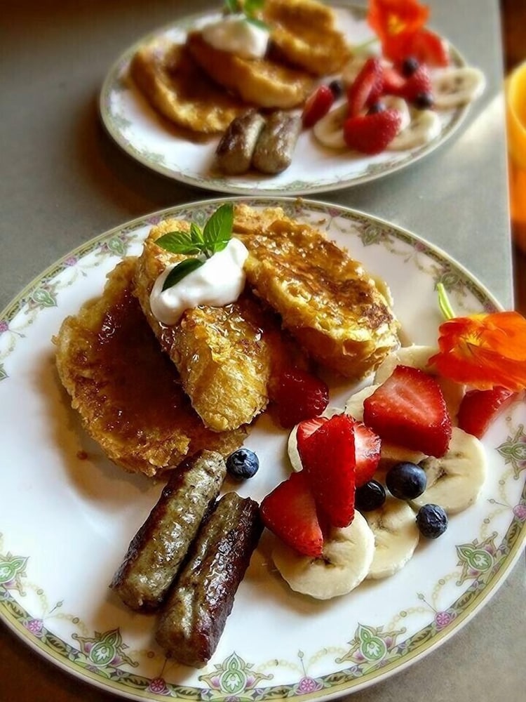 Milwaukee Vacations - Manderley Bed and Breakfast - Property Image 9