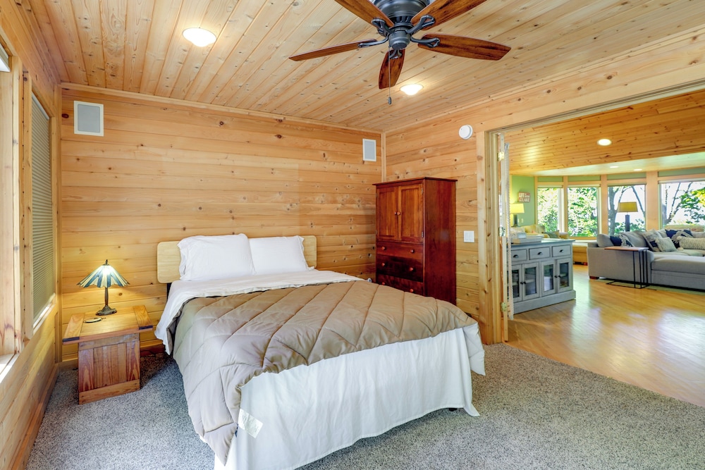 Mears Vacation Rental - Walk to Lake Michigan!