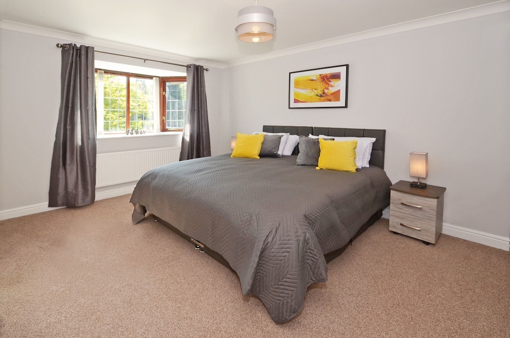 Ideal for Alton Towers, Staffordshire and The Peak District view 2
