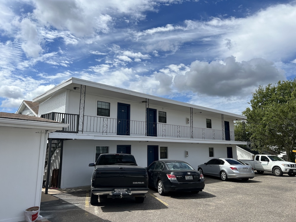 Country Inn-Giddings view 2
