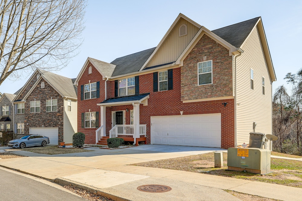 Spacious Snellville Home: 28 Mi to Atlanta! view 2