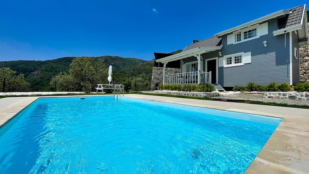The Box House & Seaview & Private Pool