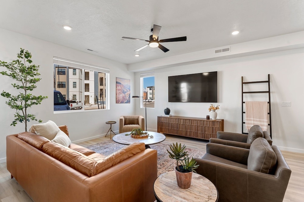 Sand Cove Retreat 5 Bedroom Townhouse