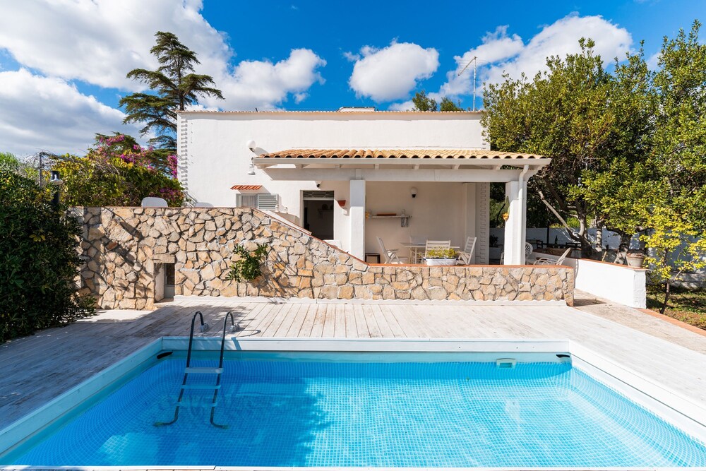 Villa Nuvole Bianche con Piscina by Wonderful Italy