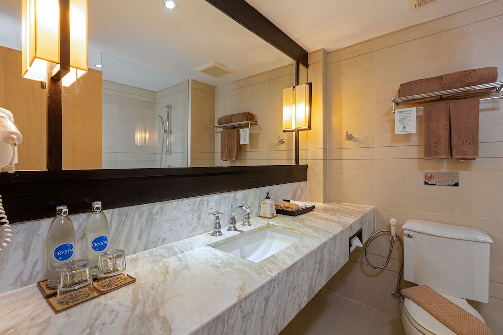 Sawaddi Patong Resort & Spa by Tolani, photo 40