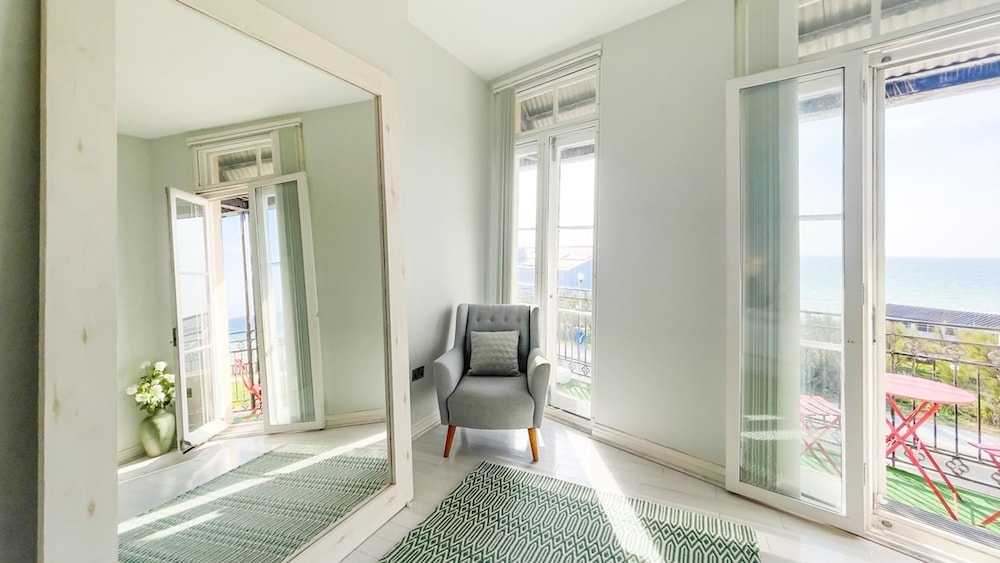 Seaview Apt Turner Contemporary Margate By Adliv