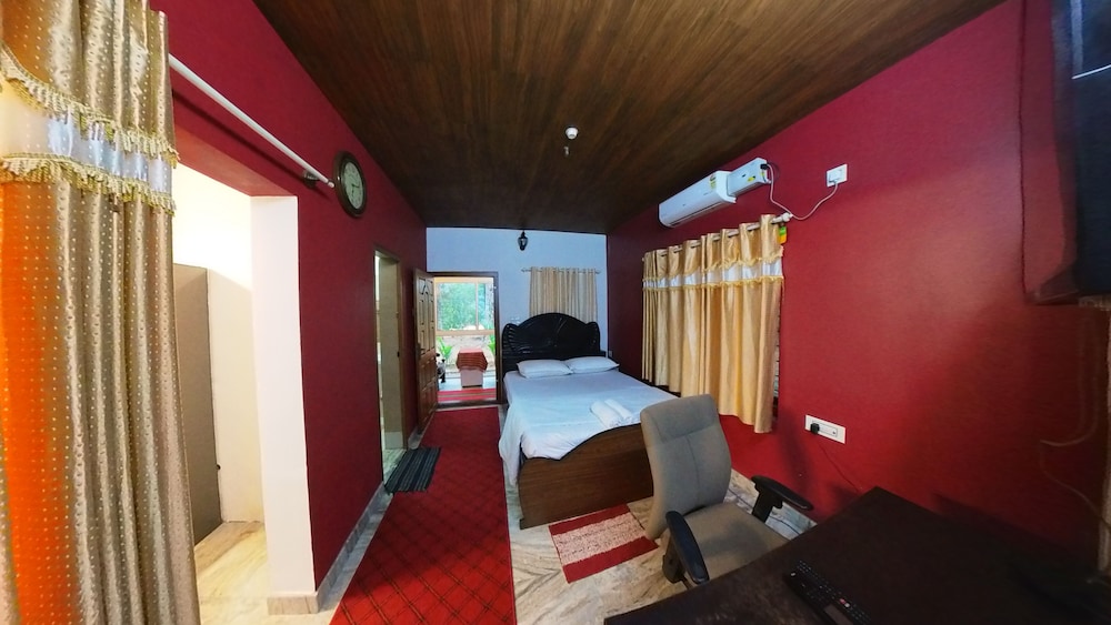 Makam Holiday Home