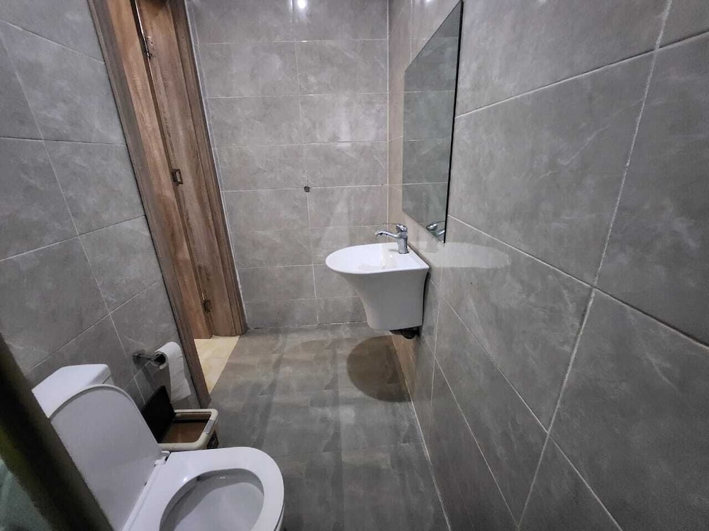 Charming 2- Bedroom Duplex