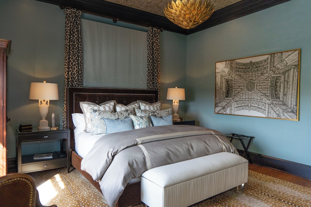 Pandora's Manor Bed & Breakfast