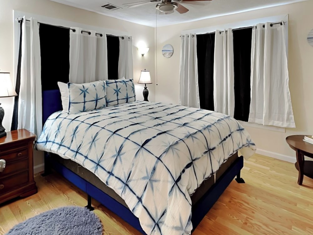 Sugar Shack Bungalow by Ryson Vacation Rentals