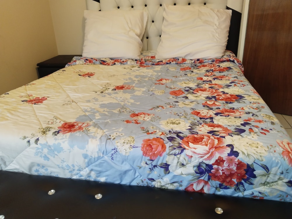 JM TOURS & SAFARIS GUESTHOUSE