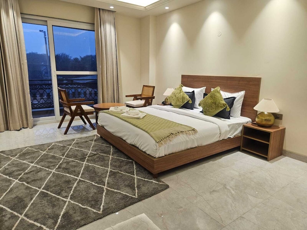 Hotel Dwellr