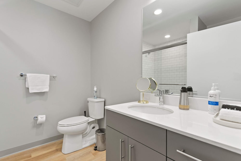Family-friendly 4BR in Lincoln Park Safe Area