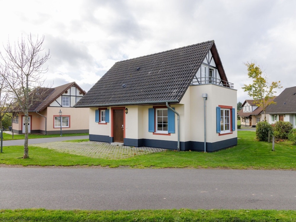 Restyled Villa with Washing Machine near River Moselle