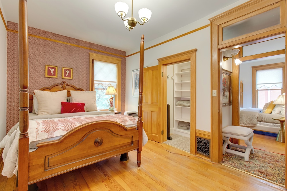 Victorian-style Cheesman Park Apt - 2 Mi to Dtwn