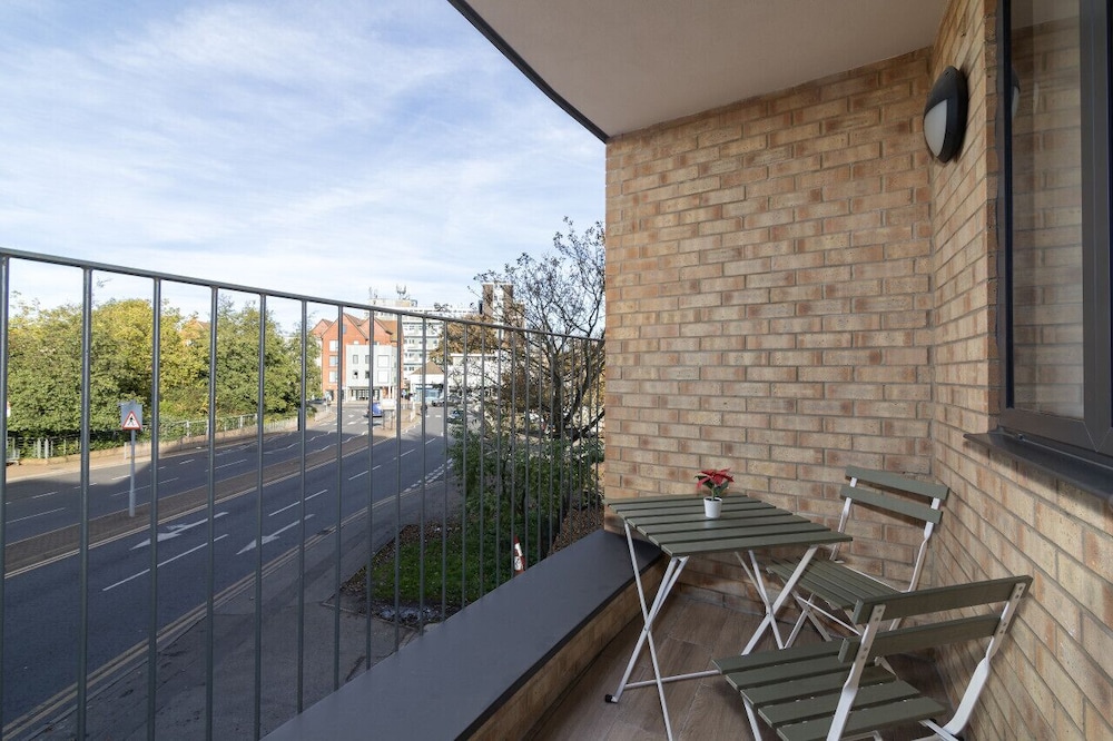Elegant Spacious Luxury 2 bed Apartment Sleeps 6