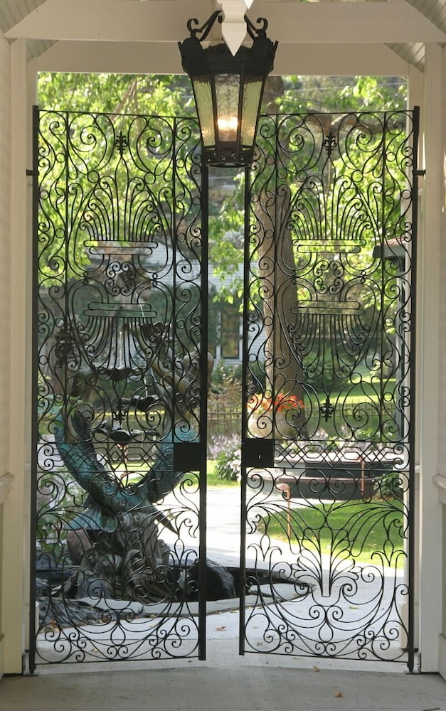 Rivertown Inn